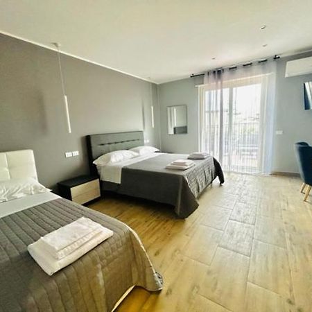 Aqua B&B - Rooms And Apartments Мілаццо Екстер'єр фото
