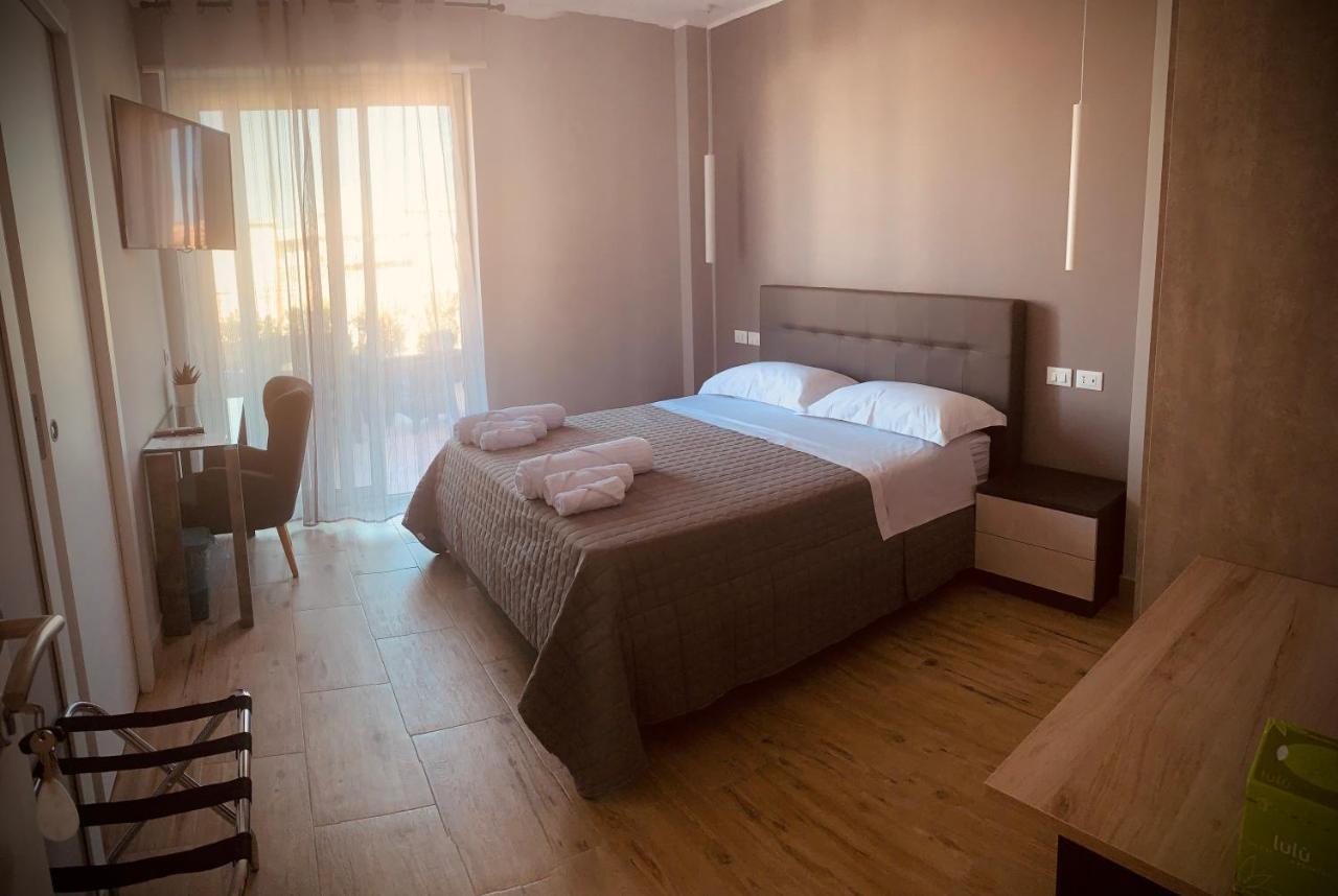 Aqua B&B - Rooms And Apartments Мілаццо Екстер'єр фото